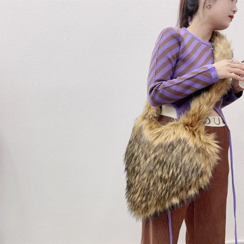Heart-Shaped Faux Fur Bag – Soulmate Streetwear | same ANTHEM