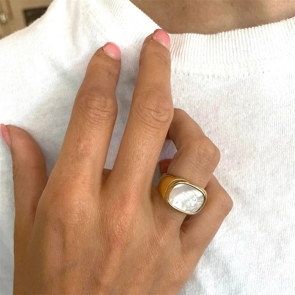 Square Vintage Shell Ring – White Gold Stainless Steel | same ANTHEM