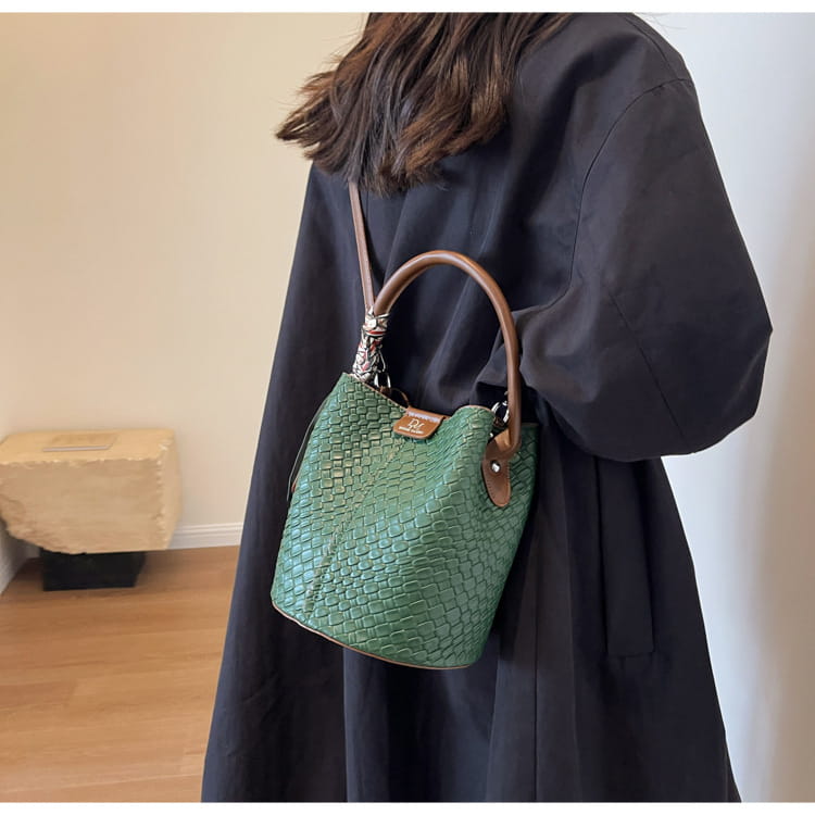 Woven Bucket Bag | same ANTHEM.