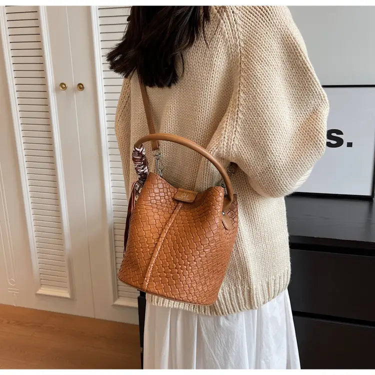 Woven Bucket Bag | same ANTHEM.