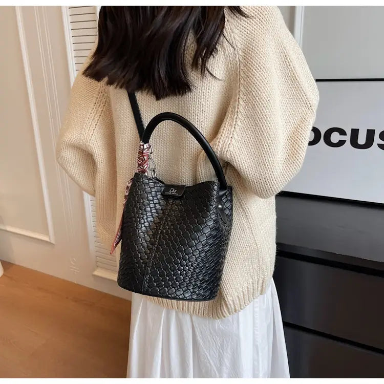 Woven Bucket Bag | same ANTHEM.