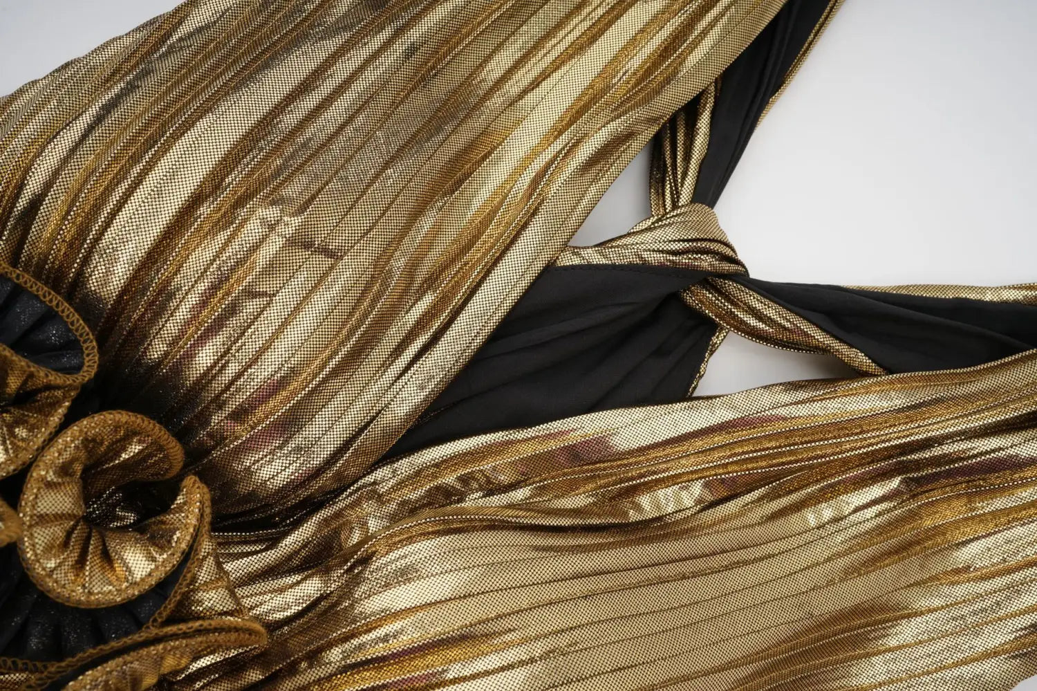 V-Neck Sleeveless Dress | same ANTHEM.