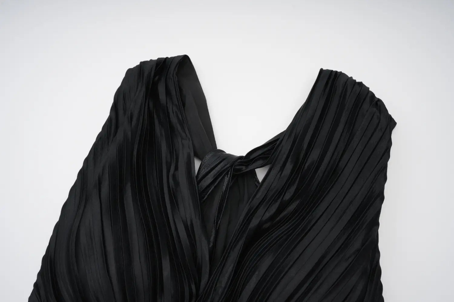 V-Neck Sleeveless Dress | same ANTHEM.