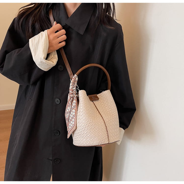 Woven Bucket Bag | same ANTHEM.
