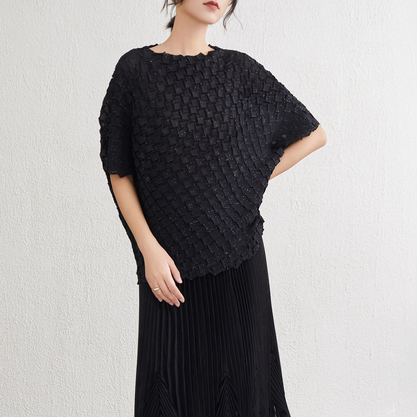 3D Pleated T-Shirt | same ANTHEM.