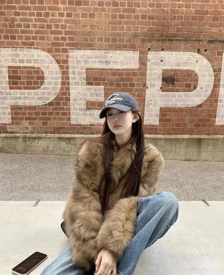 American-style Cropped Eco-friendly Faux Fur Top