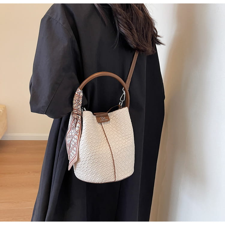 Woven Bucket Bag | same ANTHEM.