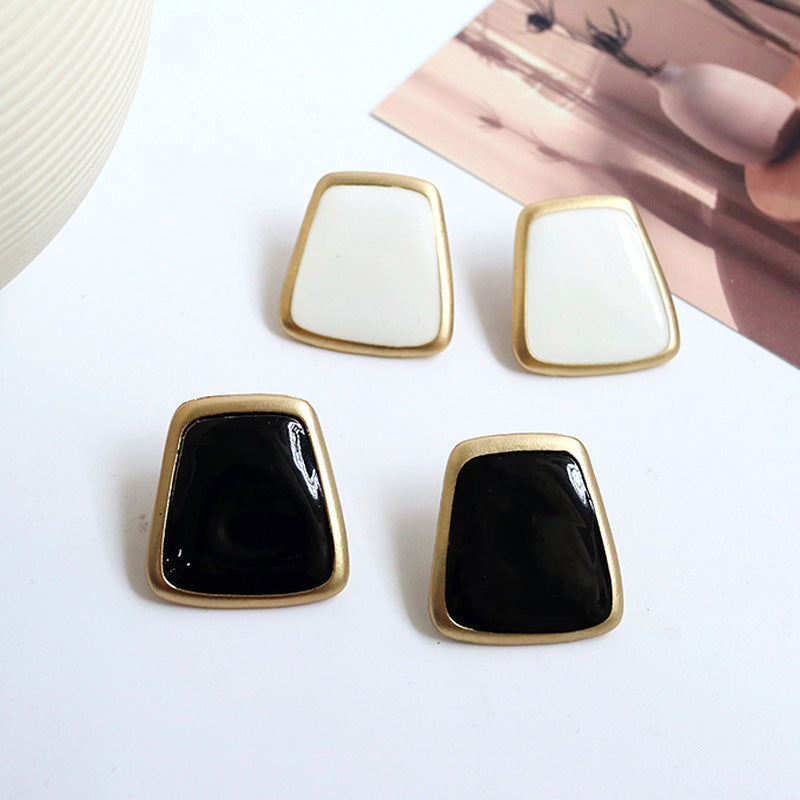 Enamel Heart Stud Earrings | same ANTHEM.