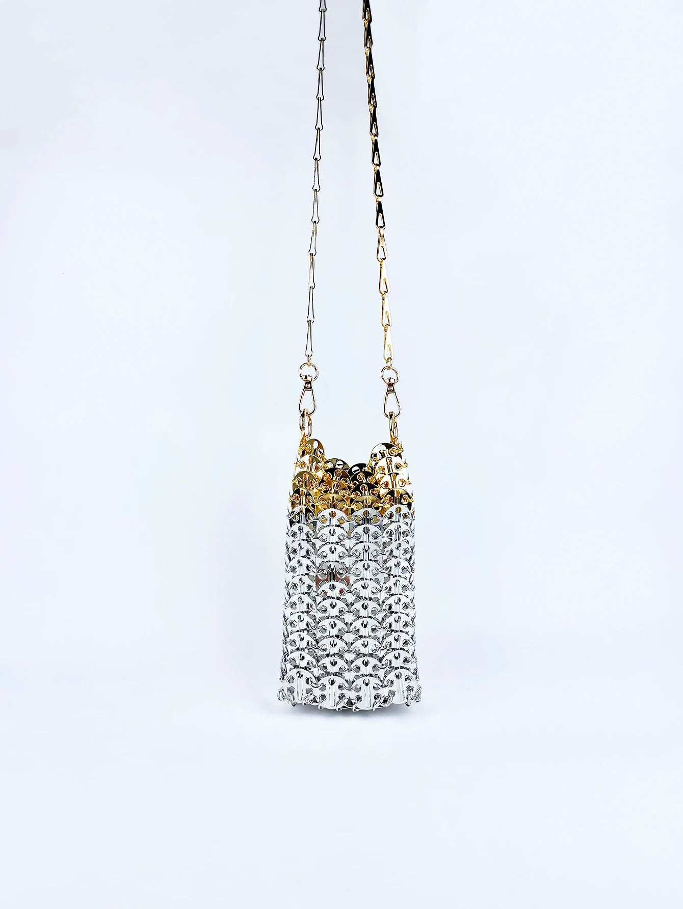 Metal Sequin Chain Bag | same ANTHEM.