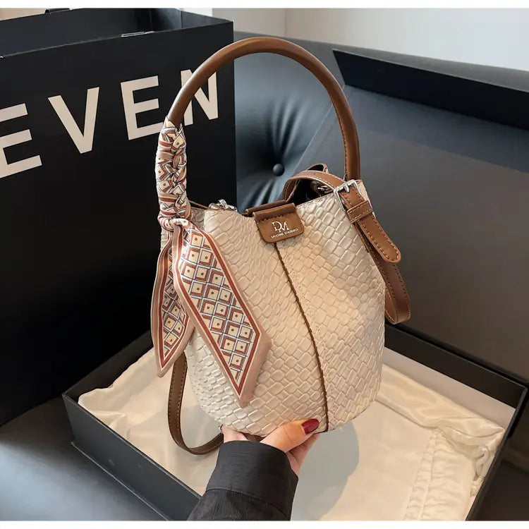 Woven Bucket Bag | same ANTHEM.
