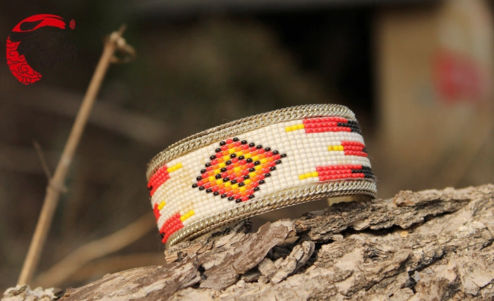 Boho Beaded Patch Bracelet – Nepalese Soulmate Style | same ANTHEM - Colorful Beads White
