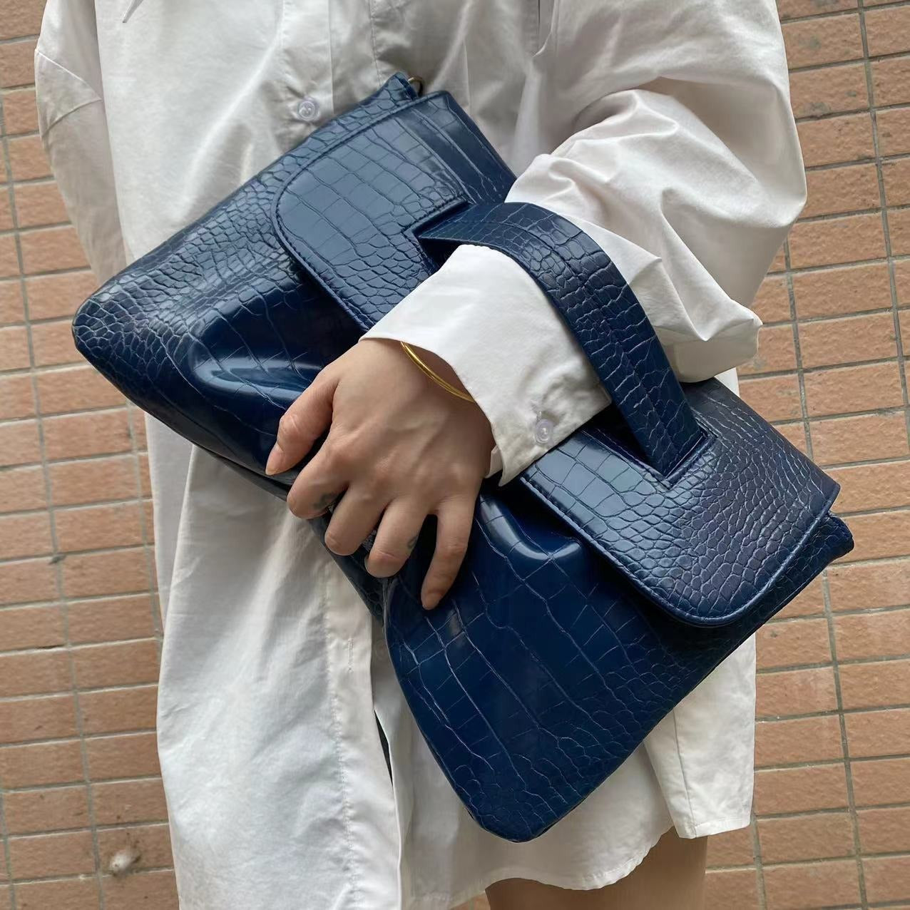 Crocodile Pattern Document Bag | same ANTHEM. - blue / 37-25-2cm
