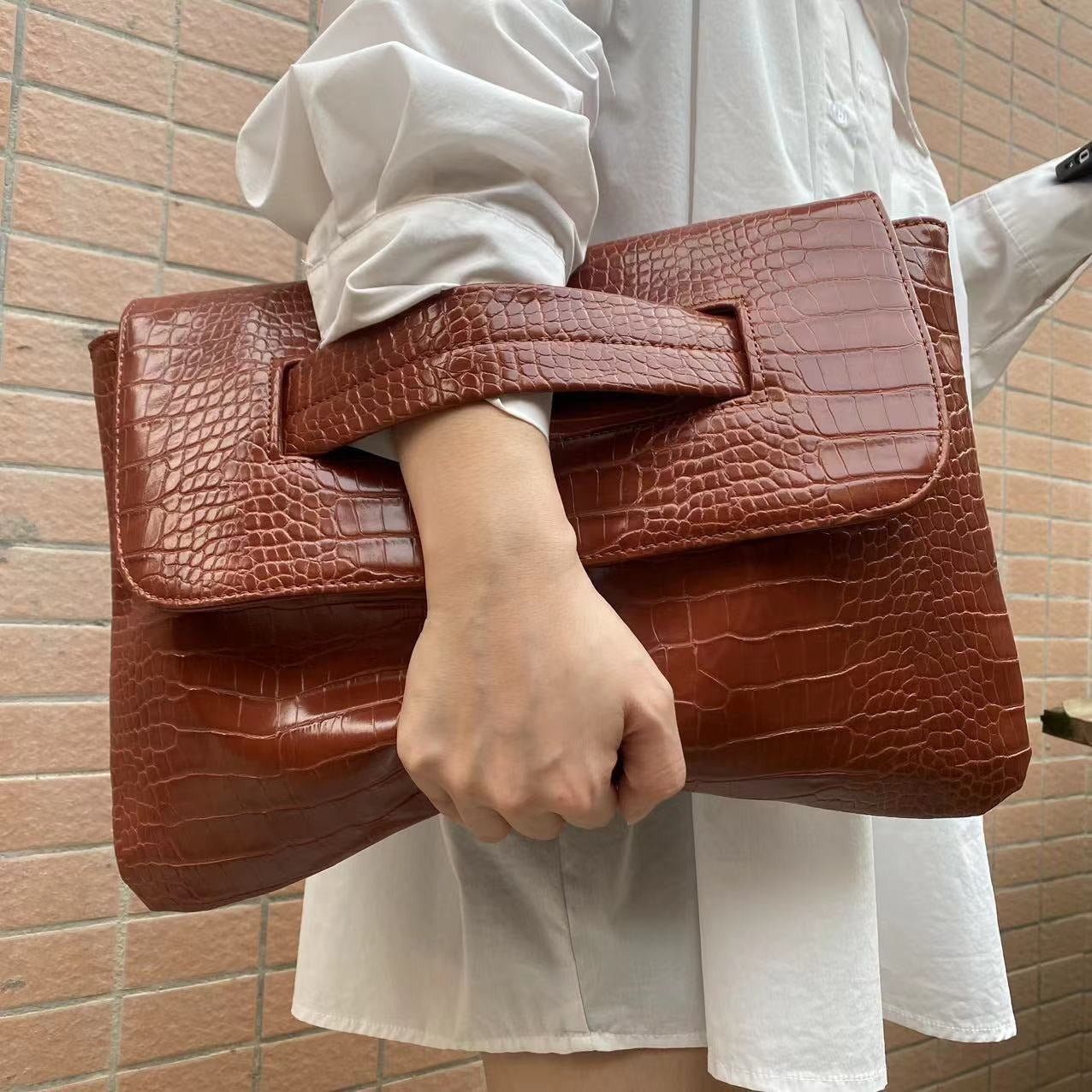 Crocodile Pattern Document Bag | same ANTHEM. - brown / 37-25-2cm