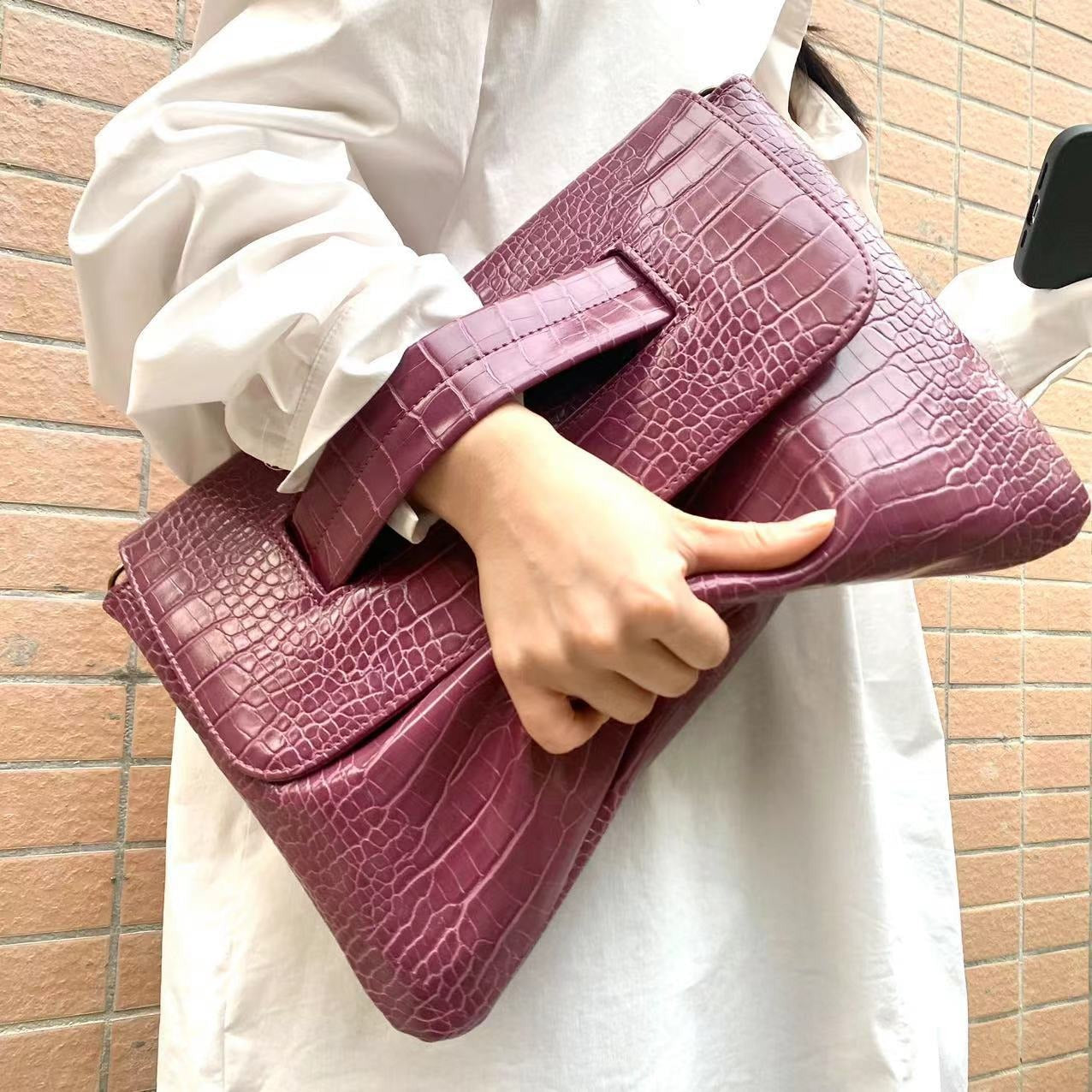 Crocodile Pattern Document Bag | same ANTHEM. - rose red / 37-25-2cm