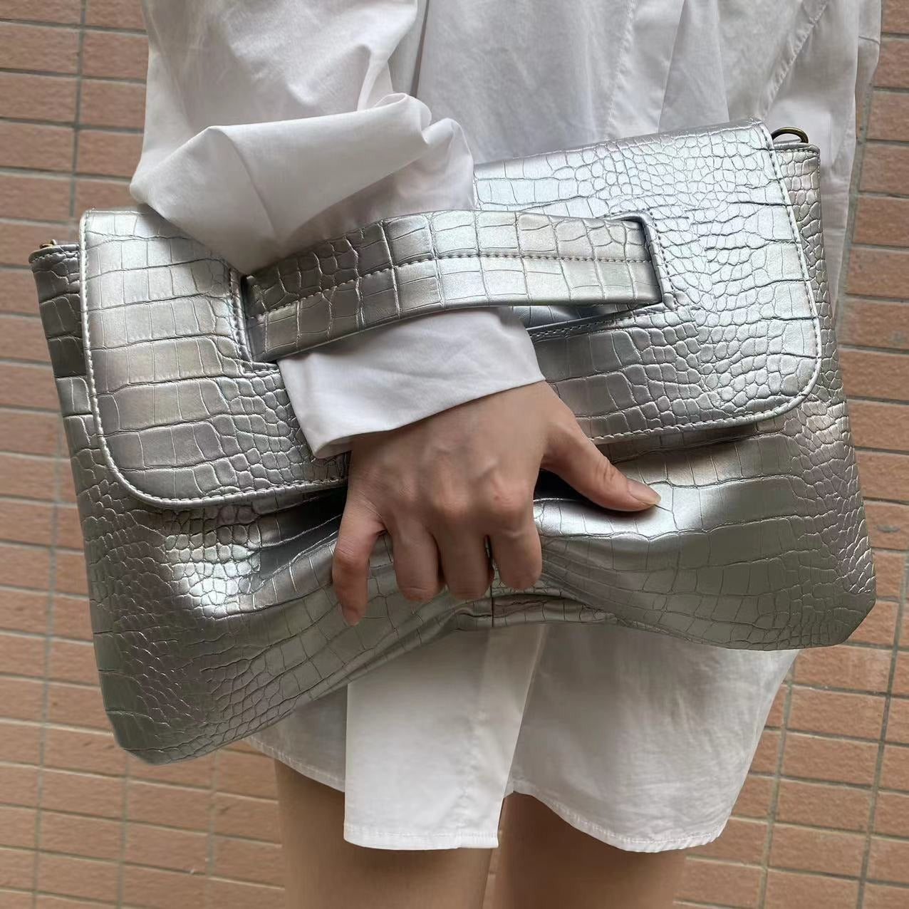 Crocodile Pattern Document Bag | same ANTHEM. - silvery / 37-25-2cm