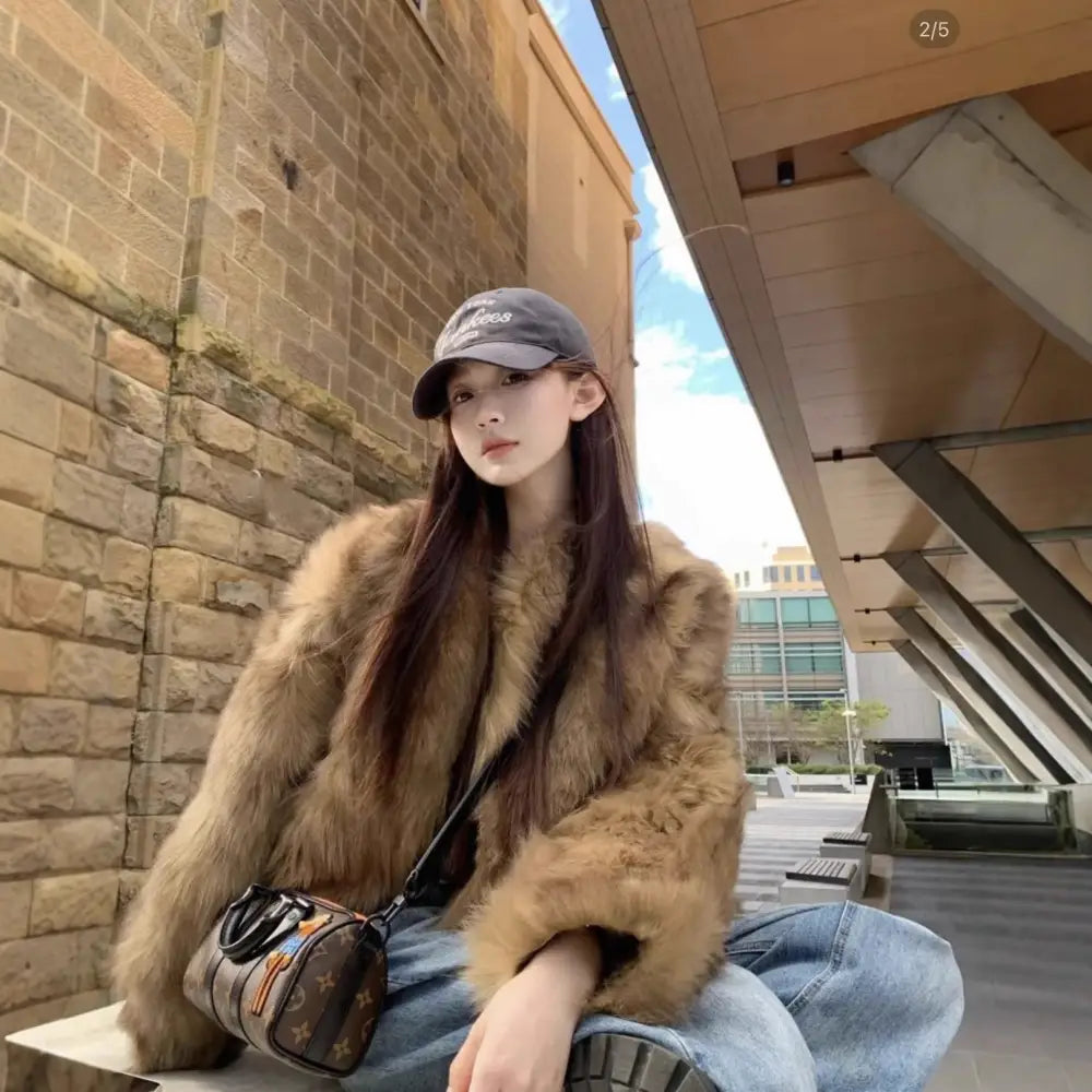 American-style Cropped Eco-friendly Faux Fur Top