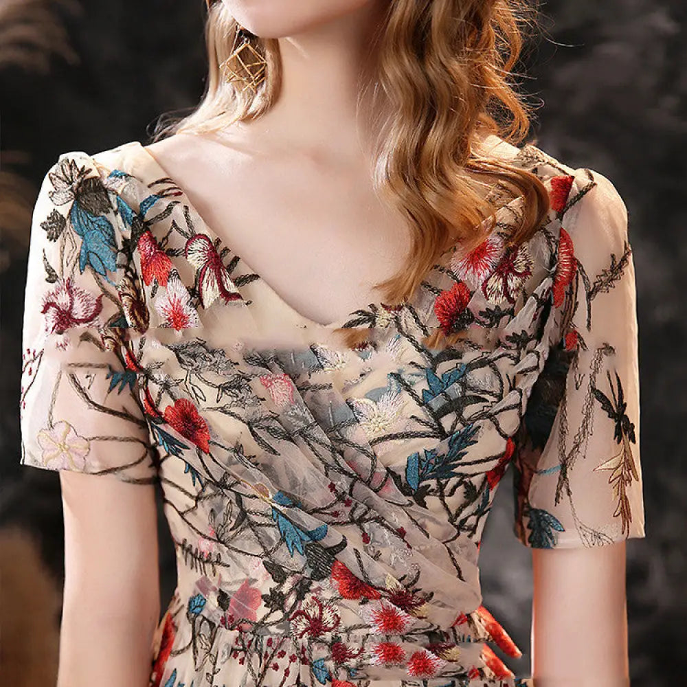 Women’s Embroidered Lace Short Sleeve Mid Length Dress - Bag