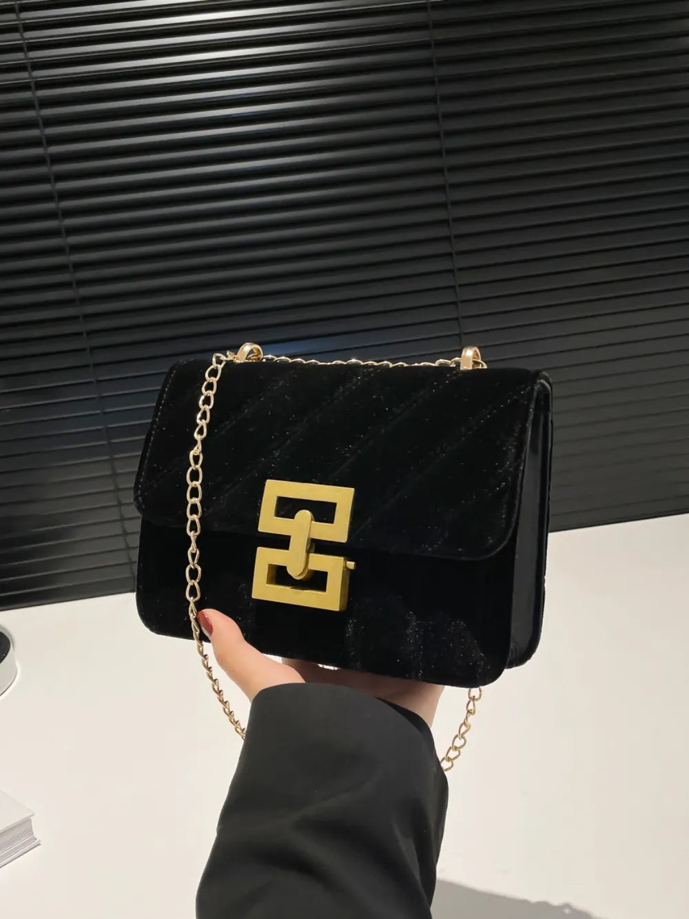Golden Chain Bag – Night-Out Chic | same ANTHEM