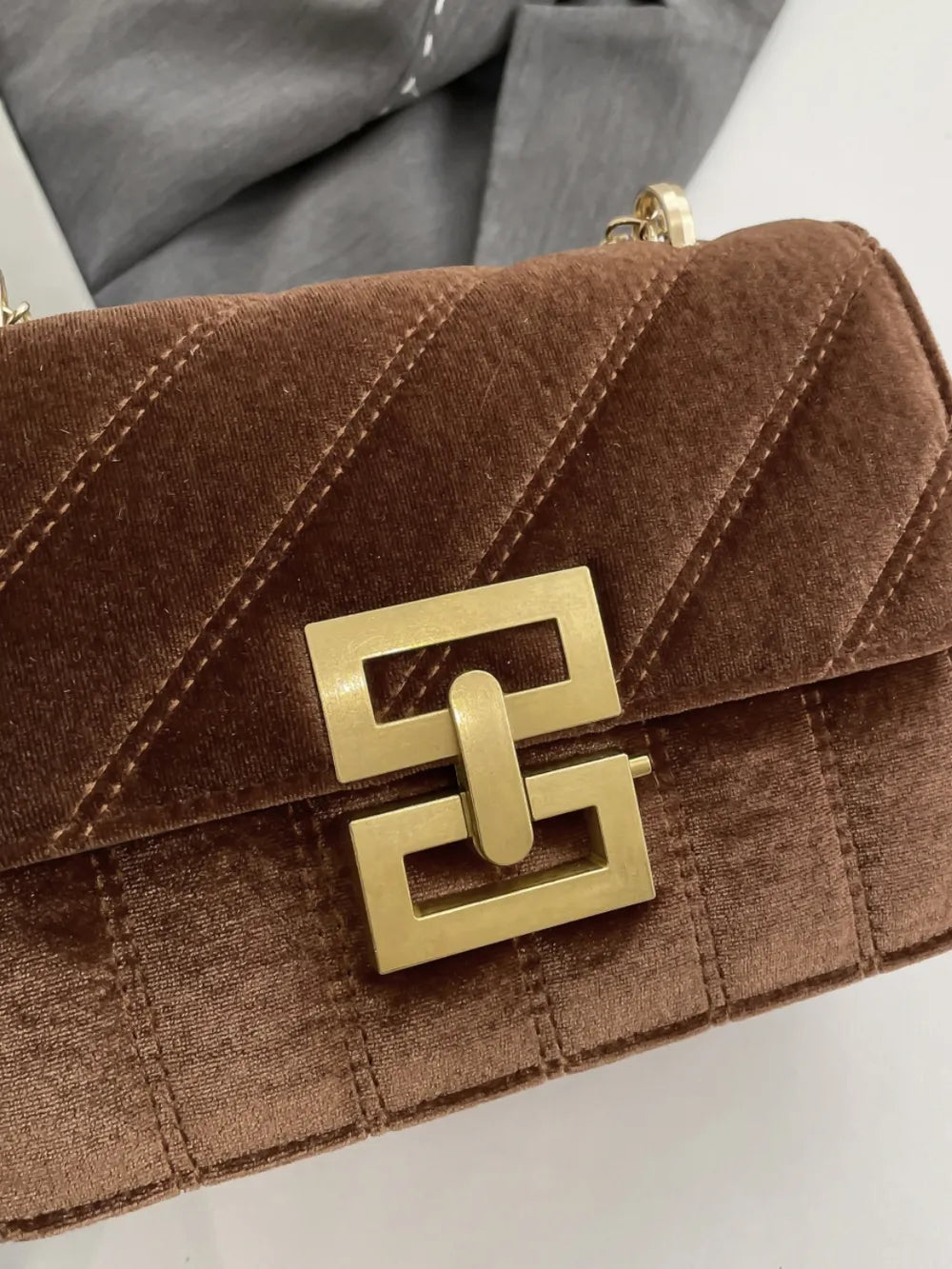 Golden Chain Bag – Night-Out Chic | same ANTHEM