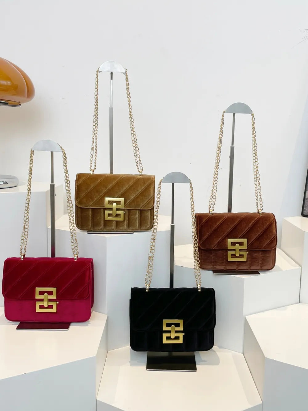 Golden Chain Bag – Night-Out Chic | same ANTHEM