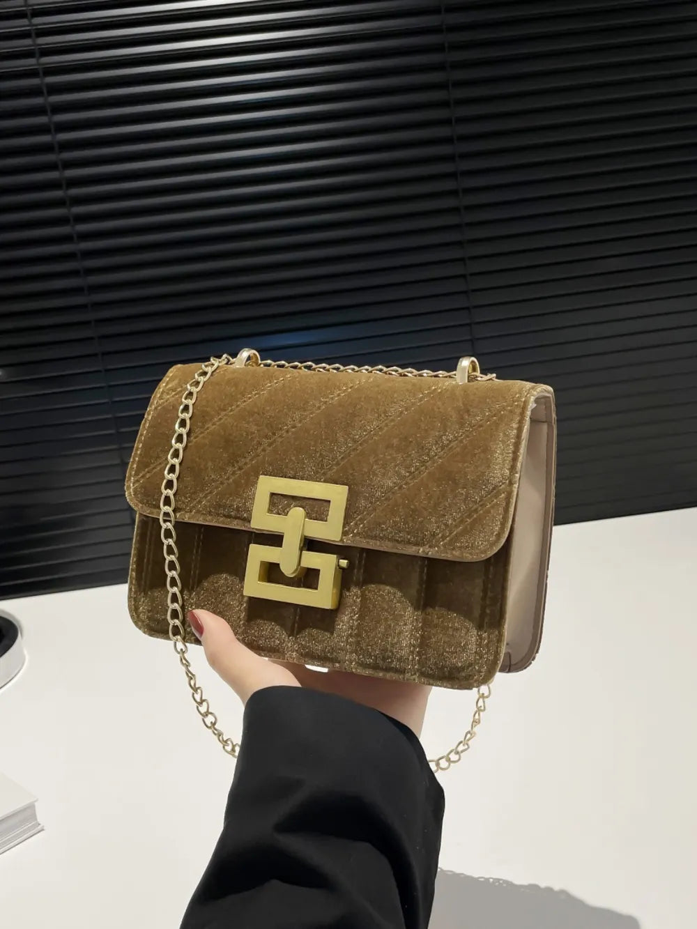 Golden Chain Bag – Night-Out Chic | same ANTHEM