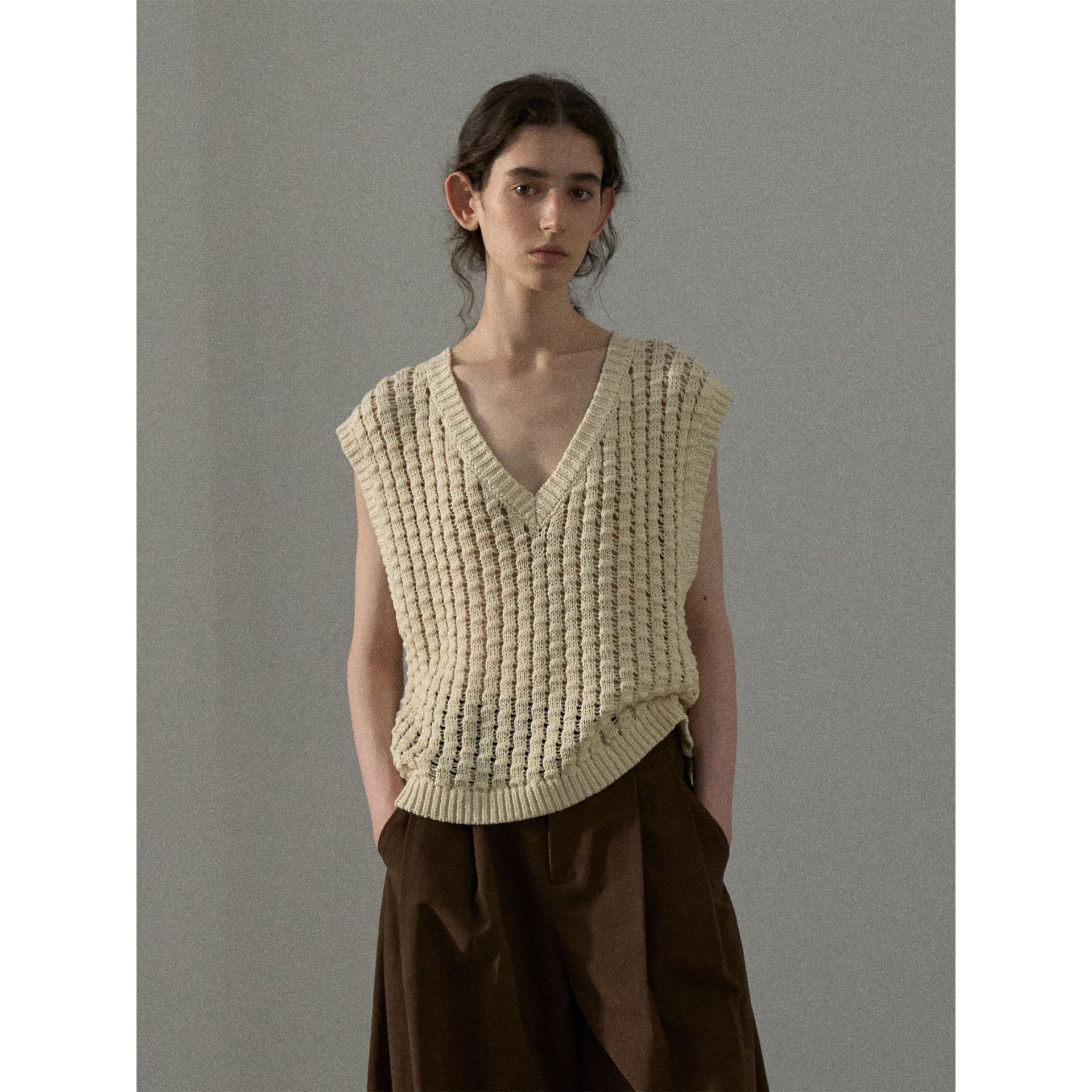 Knitted V-Neck Vest | same ANTHEM. - Bag