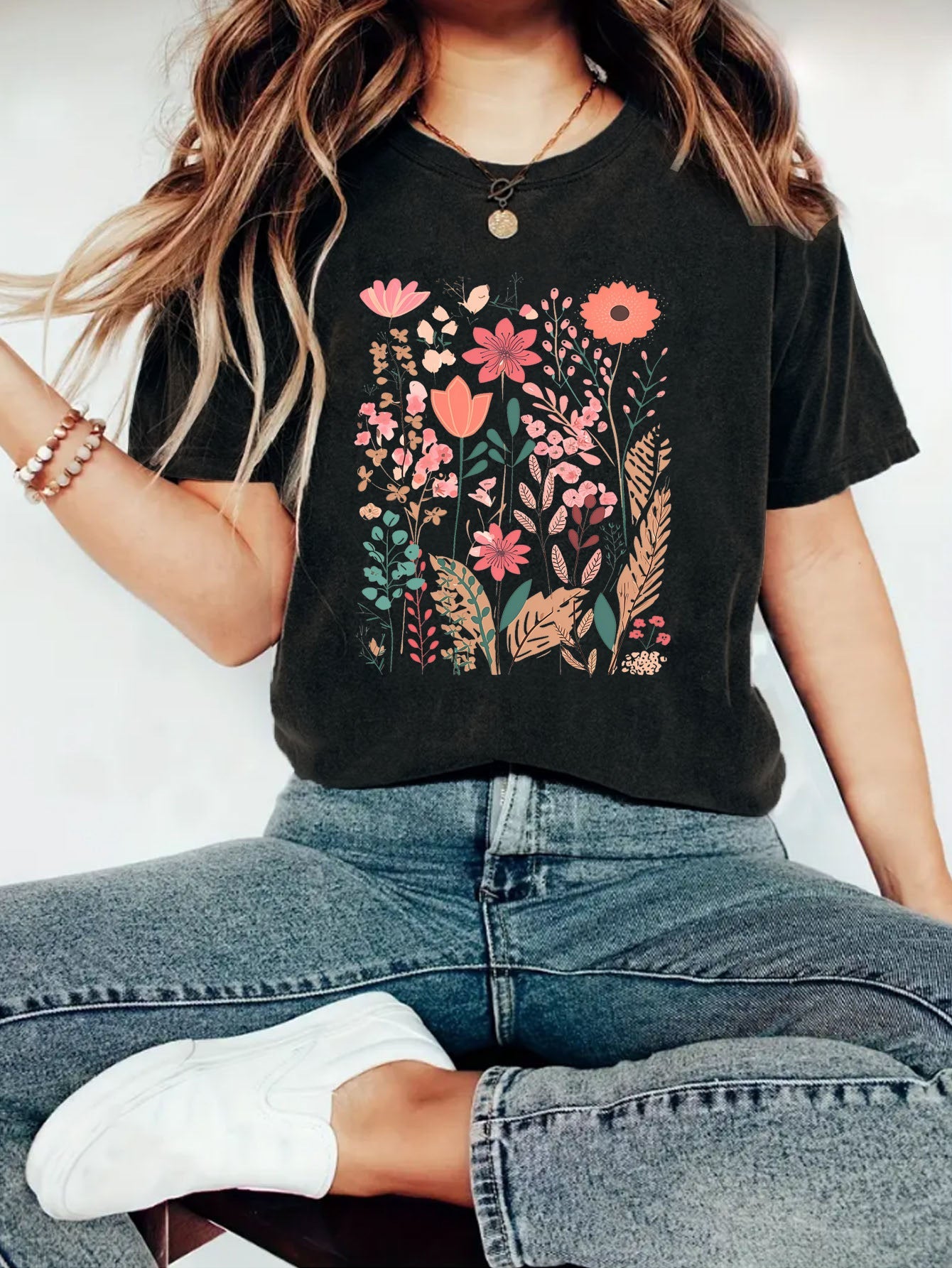 Romantic Floral Graphic Tee – same ANTHEM Dreamy Fashion for Soulmates - Black / L