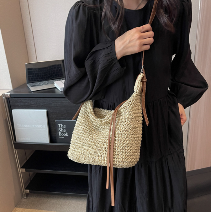 Straw Woven U-Shaped Bag | same ANTHEM. Soulmate Streetwear
