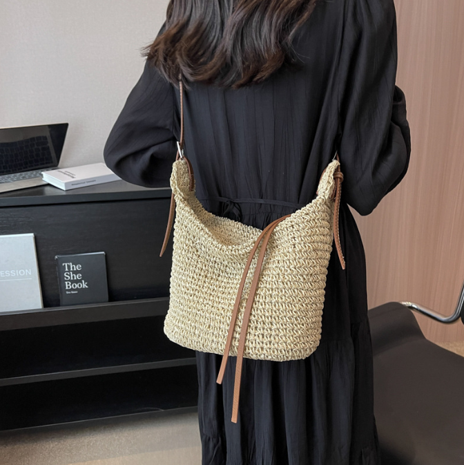 Straw Woven U-Shaped Bag | same ANTHEM. Soulmate Streetwear
