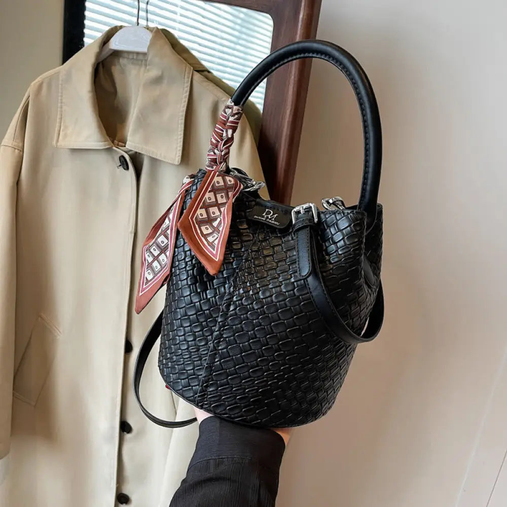 Woven Bucket Bag | same ANTHEM. - Black